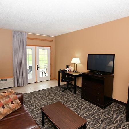 Cobblestone Inn & Suites - Denison | Majestic Hills Exterior photo