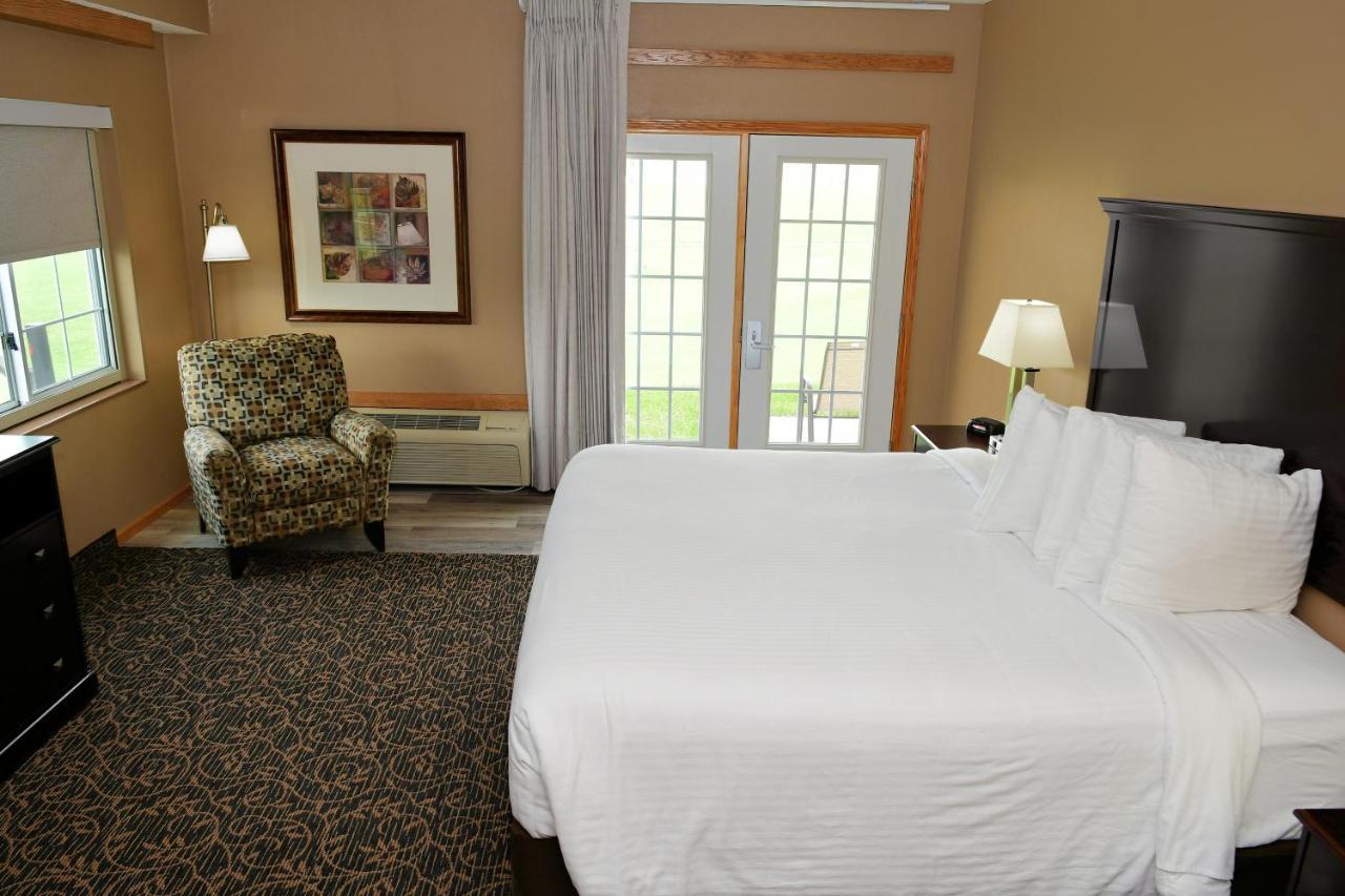 Cobblestone Inn & Suites - Denison | Majestic Hills Exterior photo