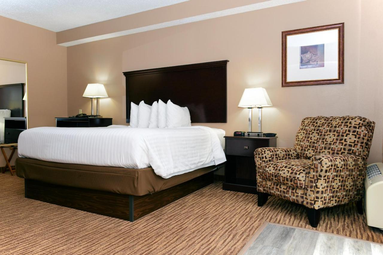 Cobblestone Inn & Suites - Denison | Majestic Hills Exterior photo