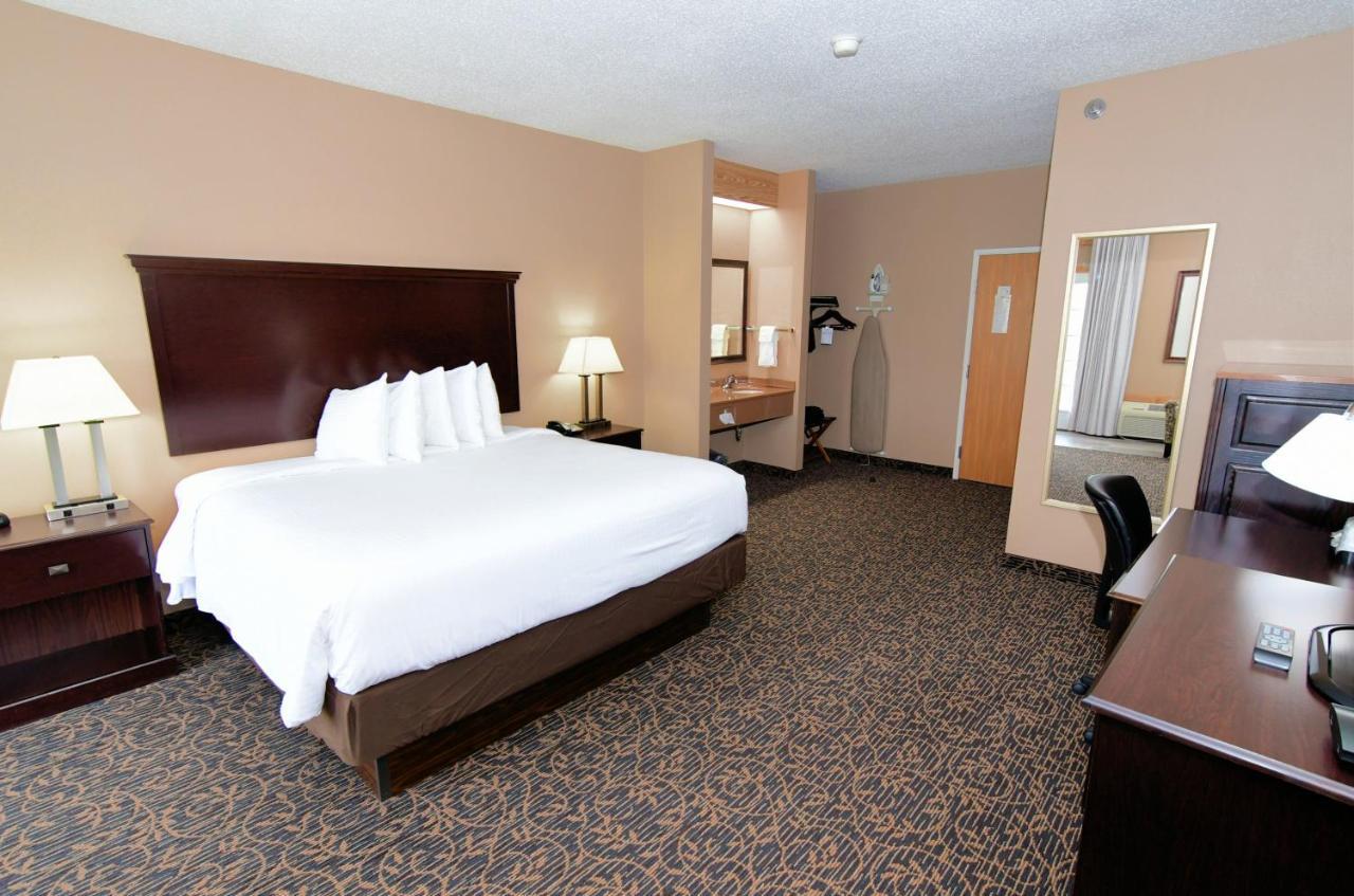 Cobblestone Inn & Suites - Denison | Majestic Hills Exterior photo