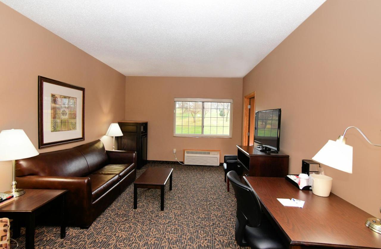 Cobblestone Inn & Suites - Denison | Majestic Hills Exterior photo
