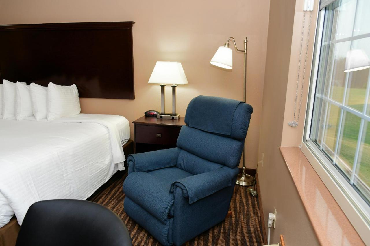 Cobblestone Inn & Suites - Denison | Majestic Hills Exterior photo