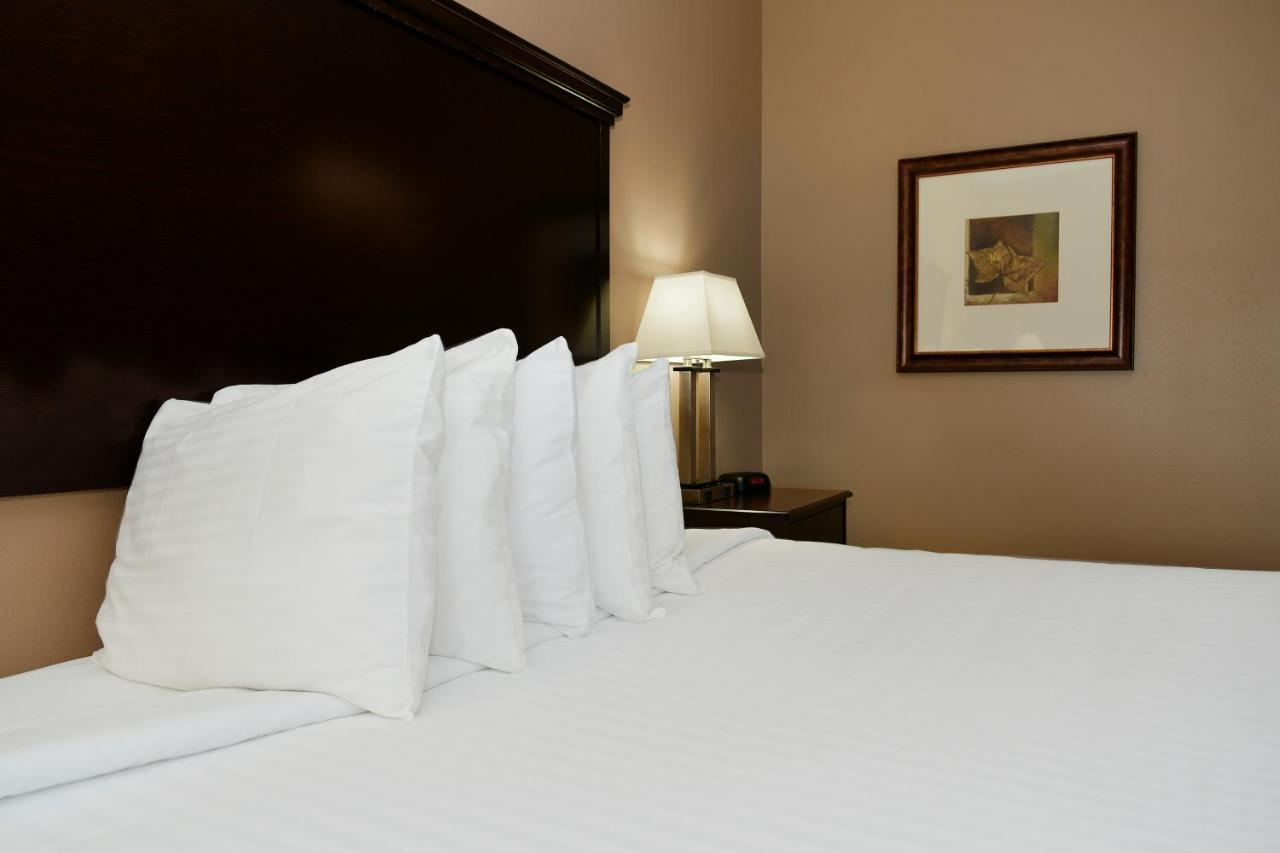 Cobblestone Inn & Suites - Denison | Majestic Hills Exterior photo