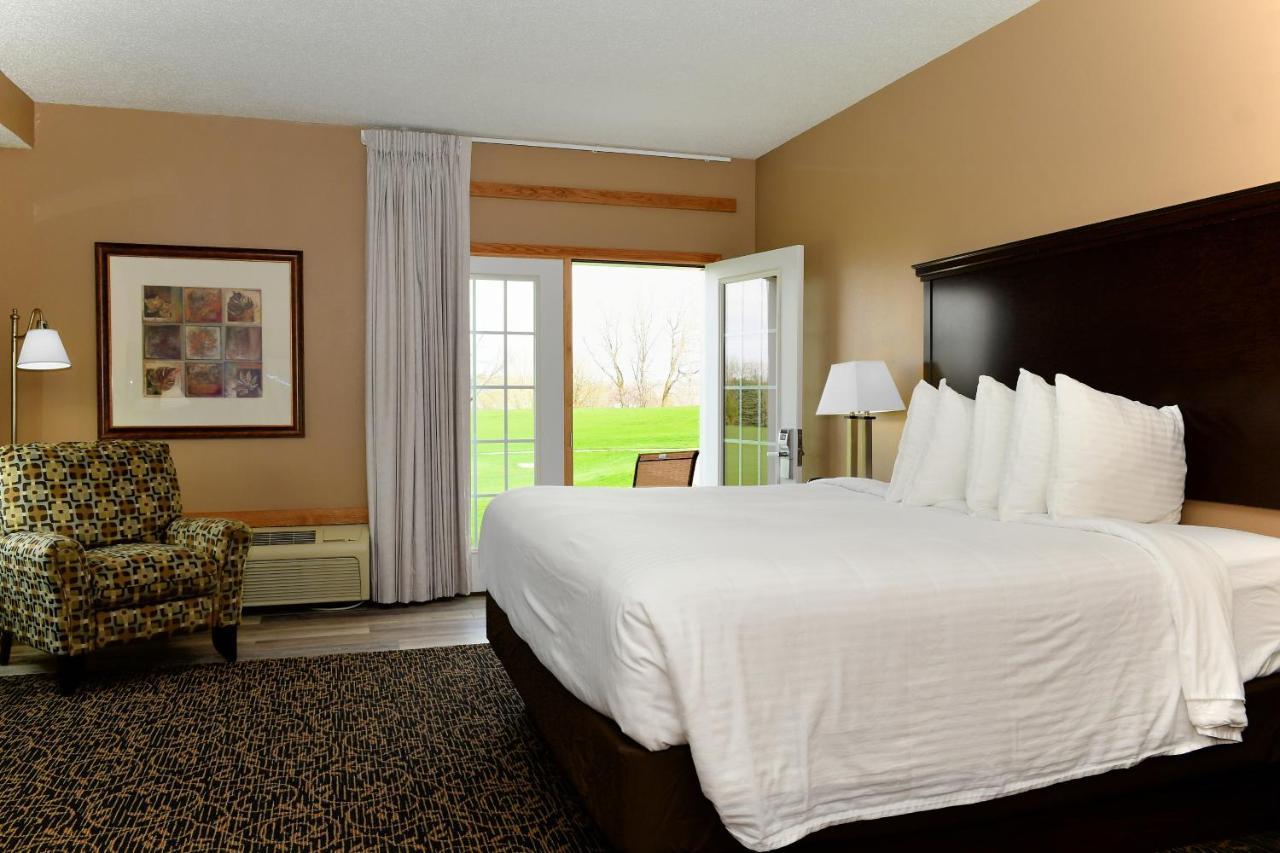 Cobblestone Inn & Suites - Denison | Majestic Hills Exterior photo