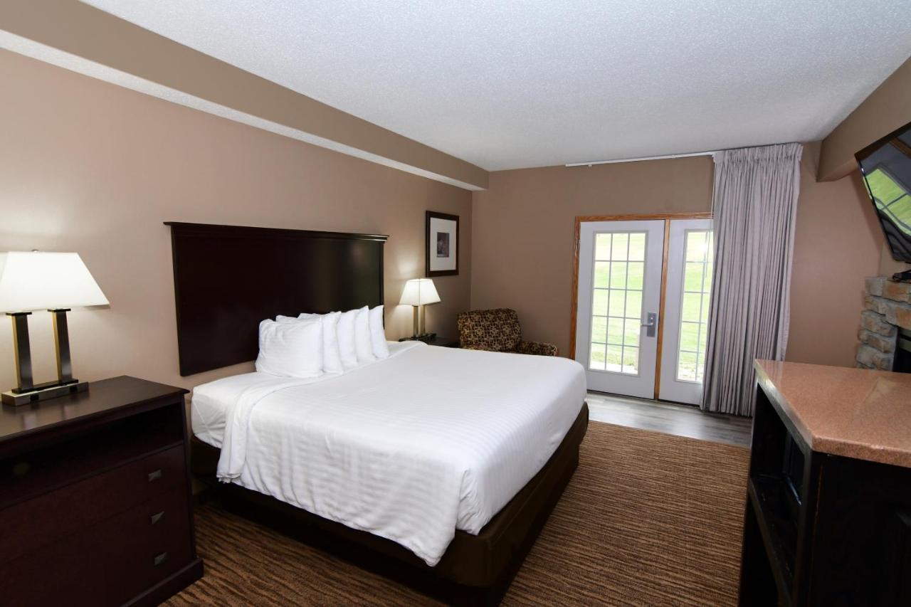 Cobblestone Inn & Suites - Denison | Majestic Hills Exterior photo