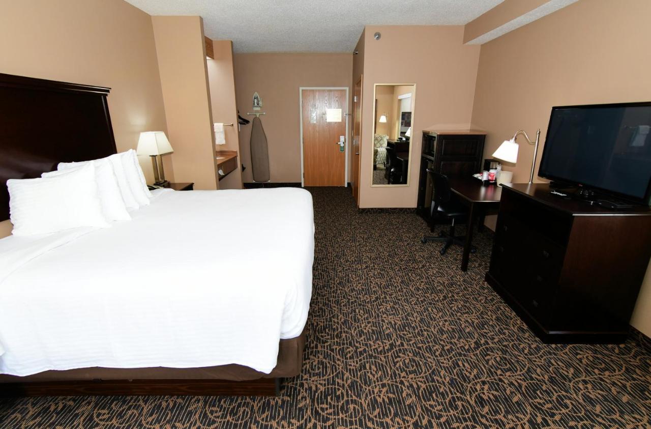 Cobblestone Inn & Suites - Denison | Majestic Hills Exterior photo
