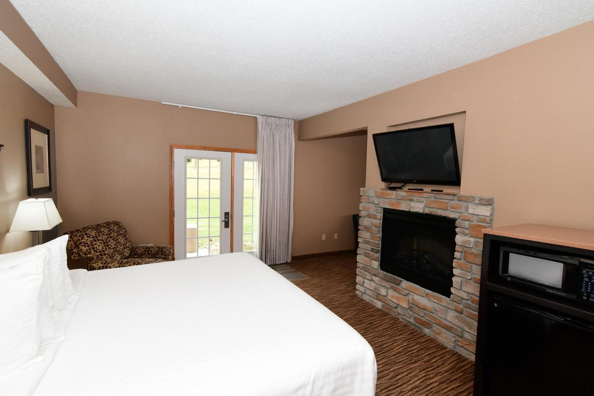 Cobblestone Inn & Suites - Denison | Majestic Hills Exterior photo