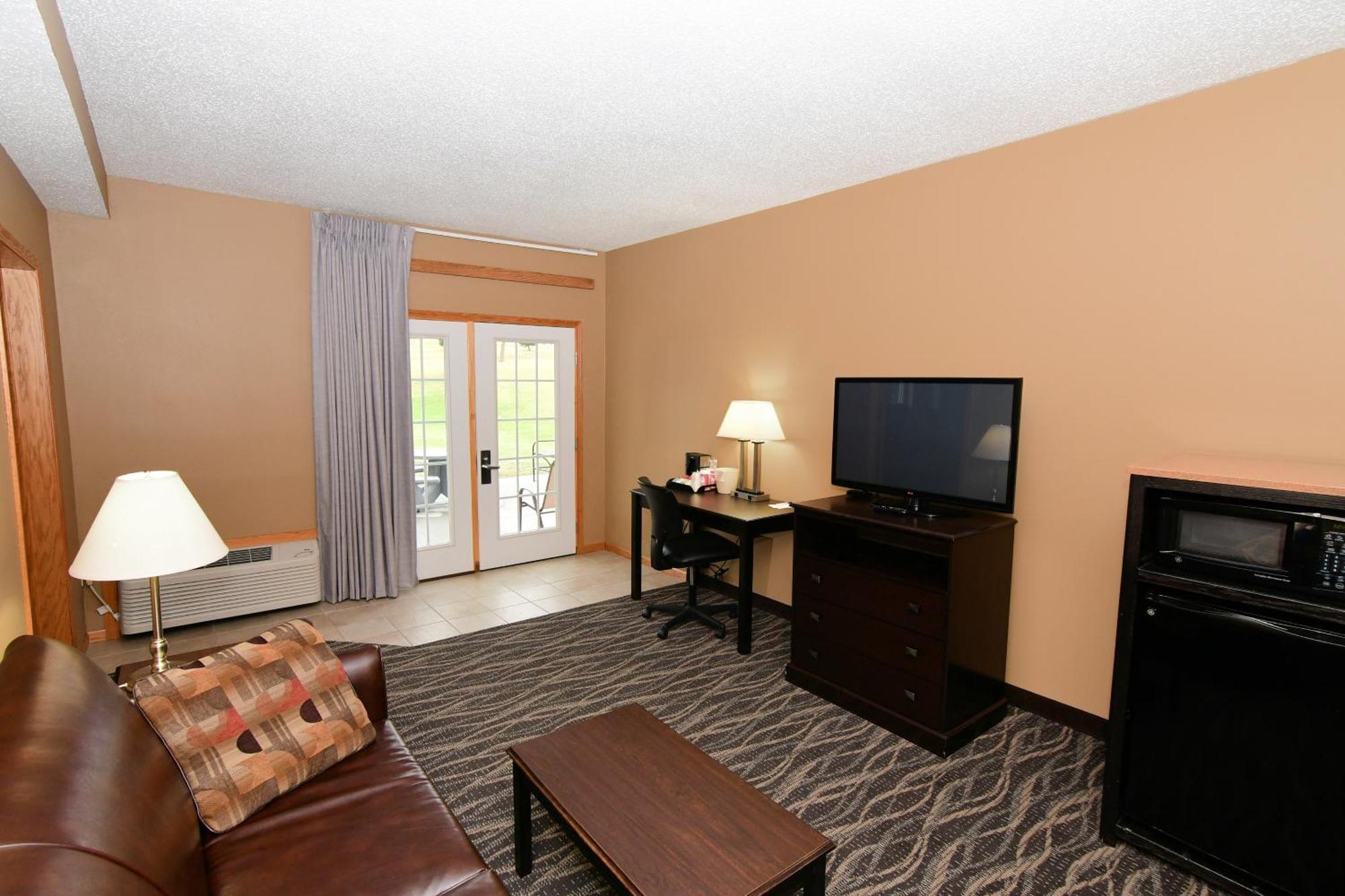 Cobblestone Inn & Suites - Denison | Majestic Hills Exterior photo