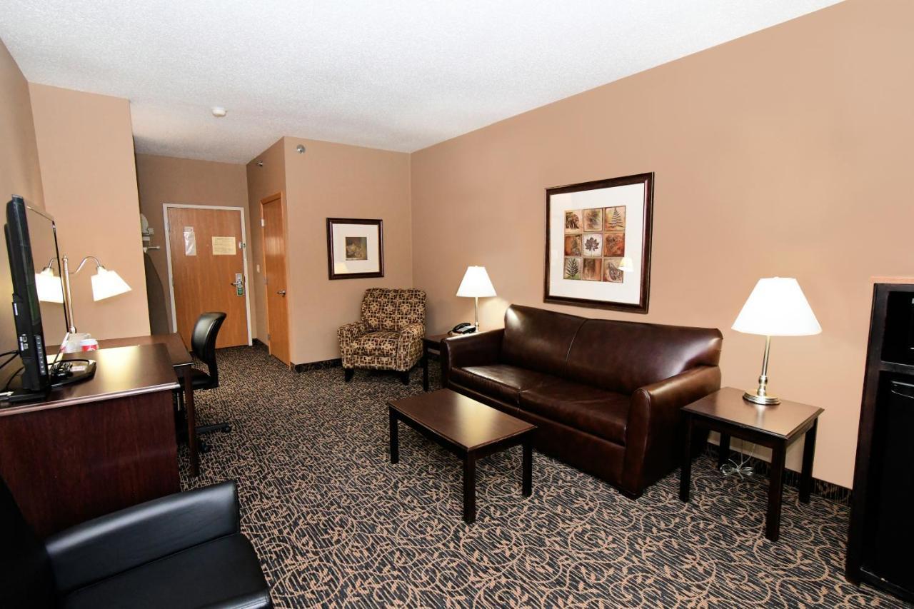 Cobblestone Inn & Suites - Denison | Majestic Hills Exterior photo
