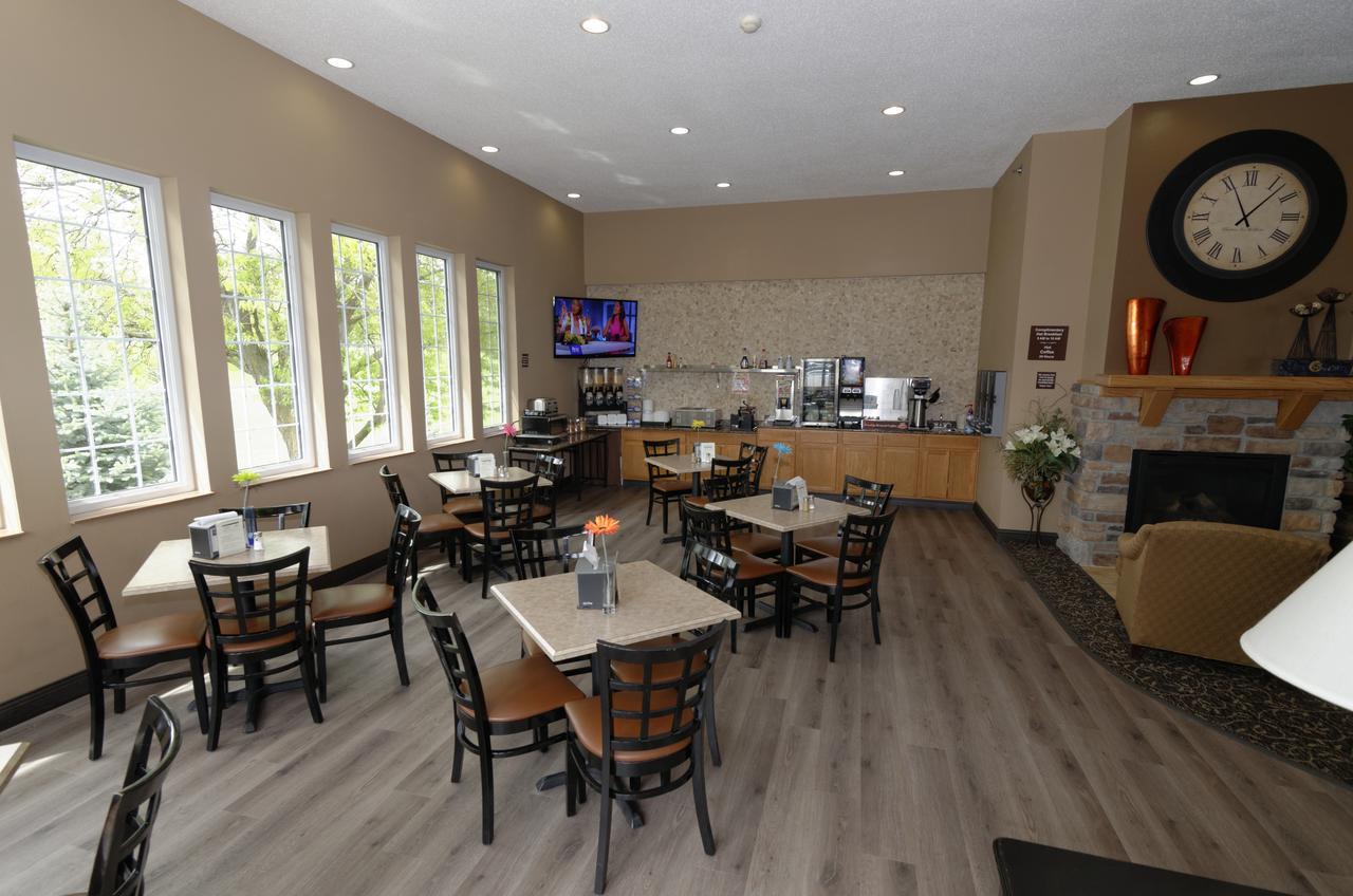 Cobblestone Inn & Suites - Denison | Majestic Hills Exterior photo