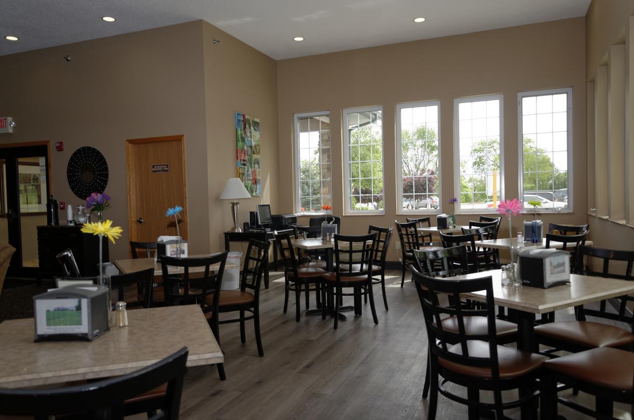 Cobblestone Inn & Suites - Denison | Majestic Hills Exterior photo