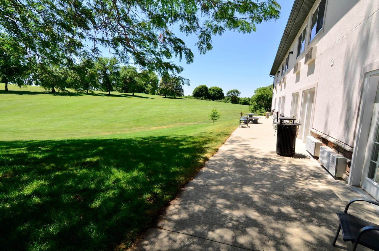 Cobblestone Inn & Suites - Denison | Majestic Hills Exterior photo