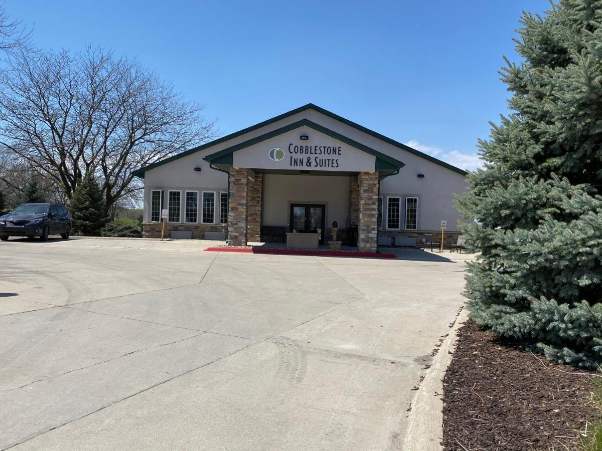 Cobblestone Inn & Suites - Denison | Majestic Hills Exterior photo