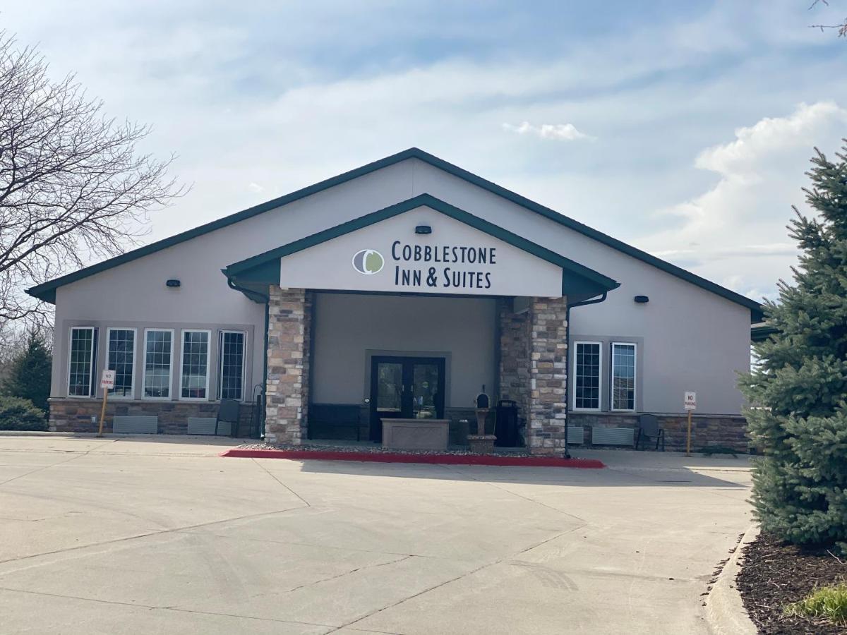 Cobblestone Inn & Suites - Denison | Majestic Hills Exterior photo